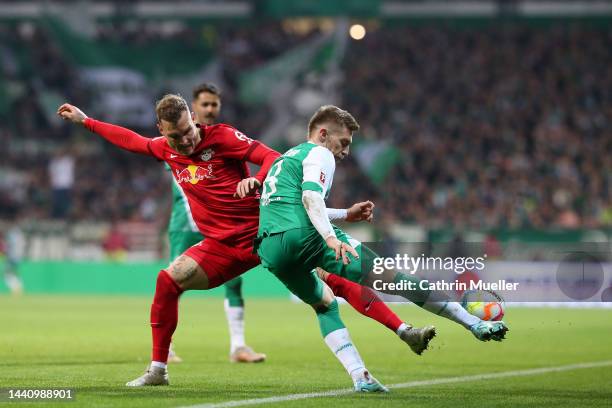 David Raum of RB Leipzig competes for the ball with Mitchell Weiser of SV Werder Bremen during the Bundesliga match between SV Werder Bremen and RB...