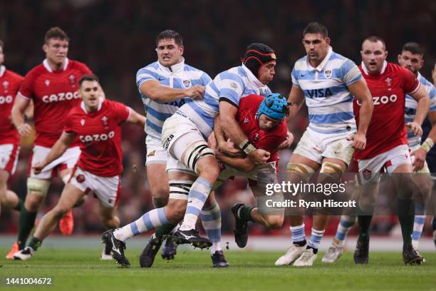 Justin Tipuric of Wales is tackled by Matias Alemanno of Argentina during the Autumn International match between Wales and Argentina at Principality...