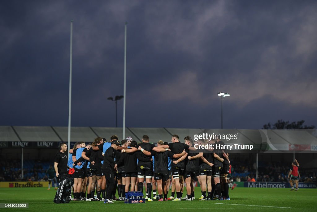 Exeter Rugby Colours Players of Exeter Chiefs huddle ahead of the Gallagher Premiership ...