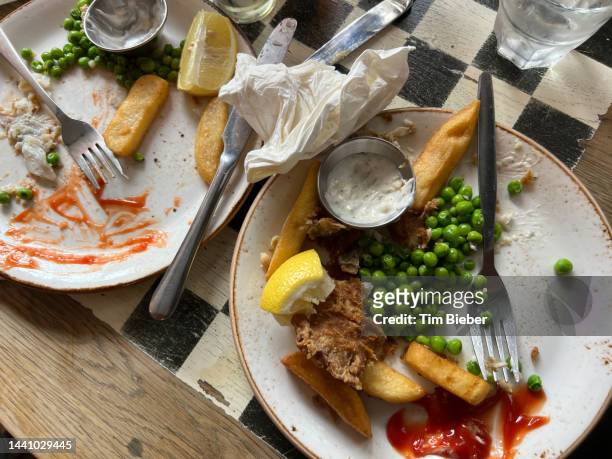 dirty plates in a restaurant - fastfood restaurant table stock-fotos und bilder