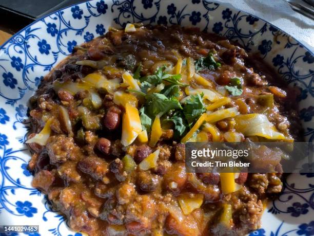 a bowl of chili. - ground beef stew stock-fotos und bilder