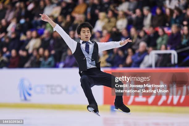 Tomoki Hiwatashi of the United States competes in the Men's Free Skating during the ISU Grand Prix of Figure Skating at iceSheffield on November 12,...