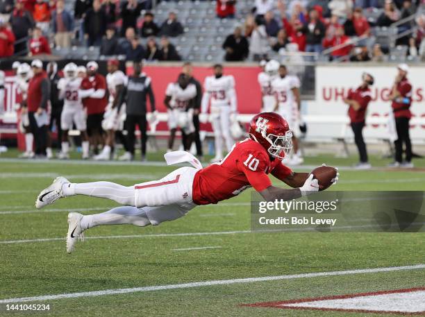Matthew Golden of the Houston Cougars catches a touchdown pass during the fourth quarter against the Temple Owls to give the Houston Cougars the lead...