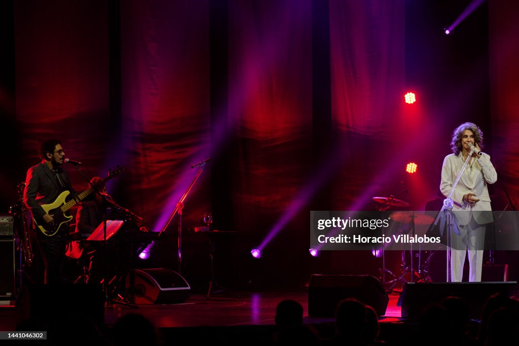 Simone Adams Singer Brazilian singer Simone performs at Salao Preto e Prata of Estoril ...