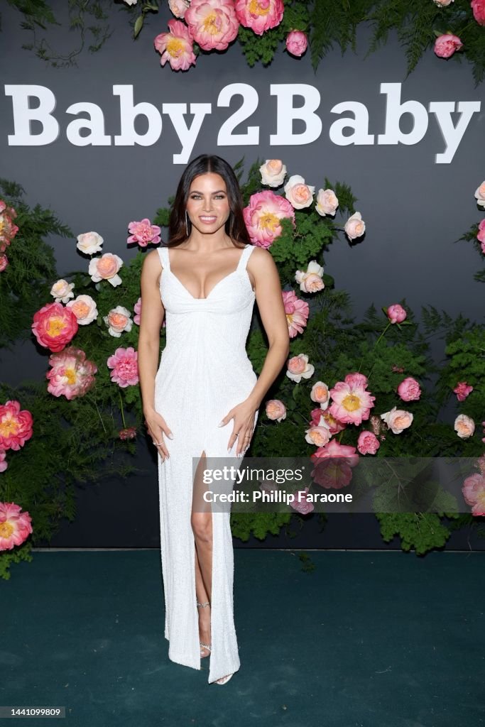 https://media.gettyimages.com/id/1441099809/photo/2022-baby2baby-gala-presented-by-paul-mitchell-red-carpet.jpg?s=1024x1024&w=gi&k=20&c=FSBeTf1ZPqqysbYYDaASLjNR18XX4ixZzCpe3zE1vwU=