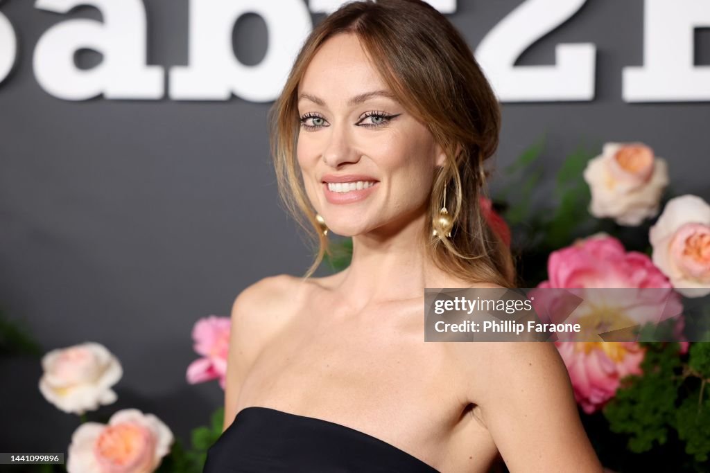 https://media.gettyimages.com/id/1441099896/photo/2022-baby2baby-gala-presented-by-paul-mitchell-red-carpet.jpg?s=1024x1024&w=gi&k=20&c=T9b4pWkfE53M0BoNGF644MniGduF7agu4j-sP9BBXhA=