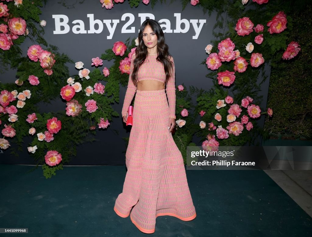 https://media.gettyimages.com/id/1441099968/photo/2022-baby2baby-gala-presented-by-paul-mitchell-red-carpet.jpg?s=1024x1024&w=gi&k=20&c=nmlVA6XQRsFfe5YMziJcHdTnkdjm9FdoQbplPC2JNT0=