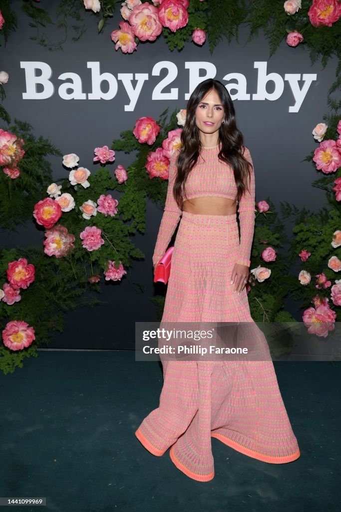https://media.gettyimages.com/id/1441099969/photo/2022-baby2baby-gala-presented-by-paul-mitchell-red-carpet.jpg?s=1024x1024&w=gi&k=20&c=ZaXrb_05-1R0QOkfd1TmCesP_U1jE3-U8_tzNSYkmZI=