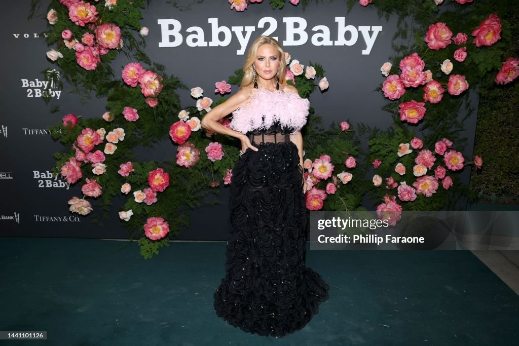 https://media.gettyimages.com/id/1441101126/photo/2022-baby2baby-gala-presented-by-paul-mitchell-red-carpet.jpg?s=1024x1024&w=gi&k=20&c=knf0UmFACkPS8jq0P_kM9HAGZE5Nyapnk_3c7Jkzgr4=