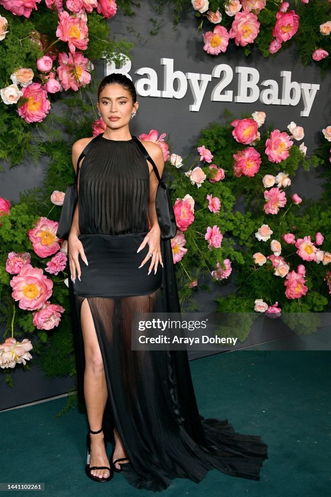 https://media.gettyimages.com/id/1441102261/photo/2022-baby2baby-gala-presented-by-paul-mitchell-red-carpet.jpg?s=1024x1024&w=gi&k=20&c=-l3o_2gLEnuEigIsipIPvfnB5vgHP9l7SDZ7DvwWMxA=
