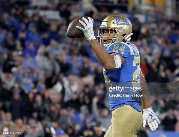 Zach Charbonnet of the UCLA Bruins celebrates his touchdown run, to tie the game 21-21 with the Arizona Wildcats, during the third quarter in a 31-28...