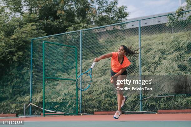 indian female tennis player serving the ball practicing at tennis court - hardcourt 個照片及圖片檔