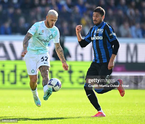 Federico Dimarco of FC Internazionale competes for the ball with Jose Palomino of Atalanta BC during the Serie A match between Atalanta BC and FC...