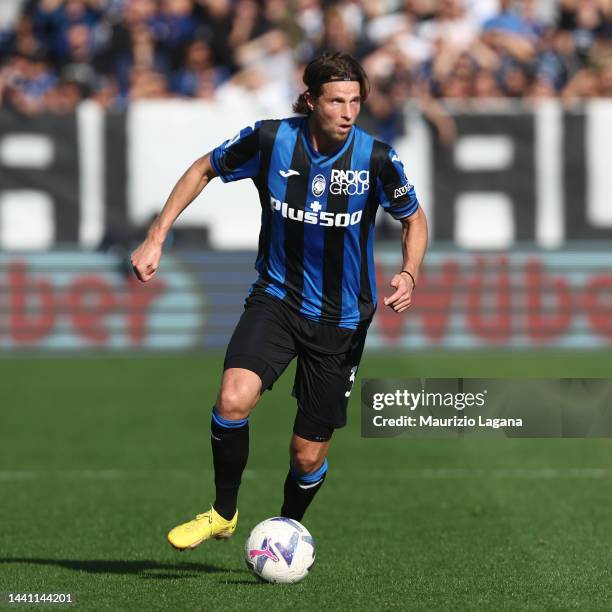 Hans Hateboer of Atalanta during the Serie A match between Atalanta BC and FC Internazionale at Gewiss Stadium on November 13, 2022 in Bergamo, Italy.