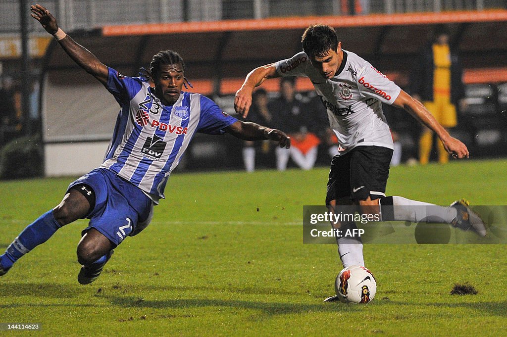 Alex (R) of Brazil's Corinthians makes h