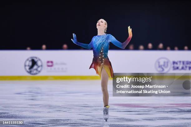 Bradie Tennell of the United States competes in the Women's Free Skating during the ISU Grand Prix of Figure Skating at iceSheffield on November 13,...