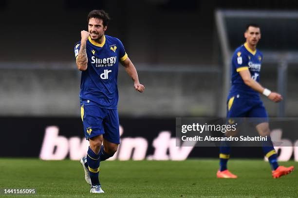 Simone Verdi of Hellas Verona celebrates after scoring the opening goal during the Serie A match between Hellas Verona and Spezia Calcio at Stadio...