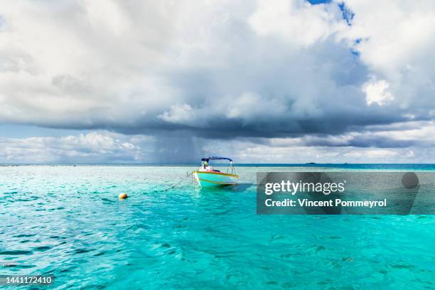 rangiroa atoll - tuamotus imagens e fotografias de stock