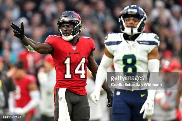Chris Godwin of the Tampa Bay Buccaneers celebrates in the second quarter during the NFL match between Seattle Seahawks and Tampa Bay Buccaneers at...