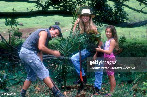 1990s: Australian actress and singer Olivia Newton-John with her husband Matt Lattanzi and their daughter Chloe in the garden of their home in the...