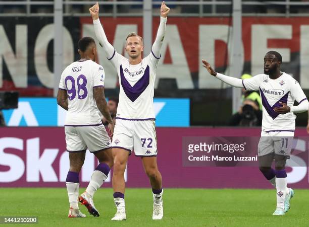 Antonin Barak of ACF Fiorentina celebrates scoring a goal during the Serie A match between AC Milan and ACF Fiorentina at Stadio Giuseppe Meazza on...