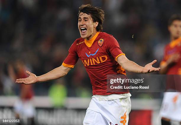 Bojan Krkic of AS Roma protest with the linesman during the Serie A match between AS Roma and Catania Calcio at Stadio Olimpico on May 5, 2012 in...