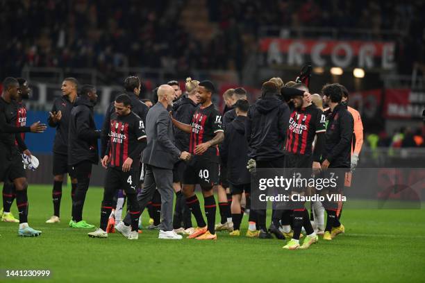 Players of AC Milan celebrate the win at the end of the Serie A match between AC Milan and ACF Fiorentina at Stadio Giuseppe Meazza on November 13,...
