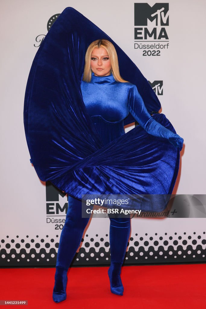 https://media.gettyimages.com/id/1441231499/photo/mtv-emas-2022-red-carpet-arrivals.jpg?s=1024x1024&w=gi&k=20&c=5ok8kGMB4gwvbTzjp6nhsw3mycNV6zXrzth5_ojruhw=