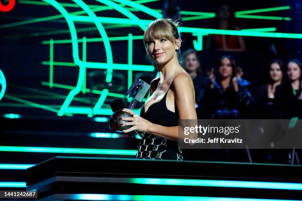 Taylor Swift accepts an award onstage during the MTV Europe Music Awards 2022 held at PSD Bank Dome on November 13, 2022 in Duesseldorf, Germany.