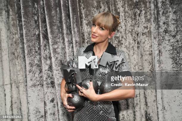 Taylor Swift poses with her awards during the MTV Europe Music Awards 2022 held at PSD Bank Dome on November 13, 2022 in Duesseldorf, Germany.
