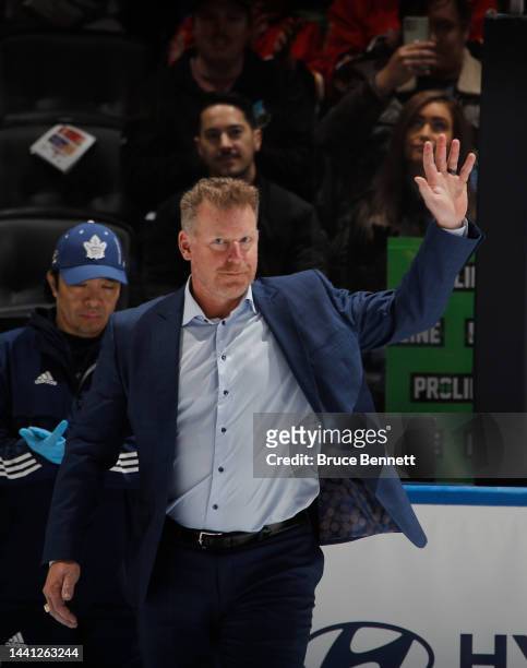 Daniel Alfredsson waves to fans prior to receiving his Hockey Hall of Fame jacket prior to the HHoF Legends Classic game at the Scotiabank Arena on...