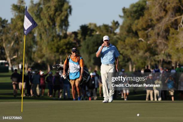 Steven Alker of New Zealand walks up to the 18th green during final round the Charles Schwab Cup Championship at Phoenix Country Club on November 13,...