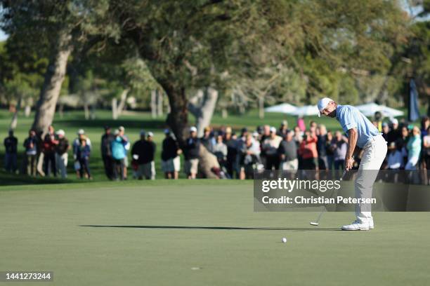 Steven Alker of New Zealand putts on the 12th green during final round the Charles Schwab Cup Championship at Phoenix Country Club on November 13,...