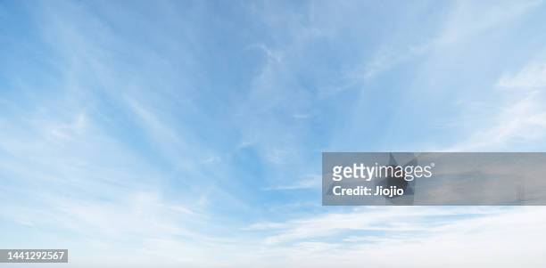 cloudy sky - 巻雲 ストックフォトと画像