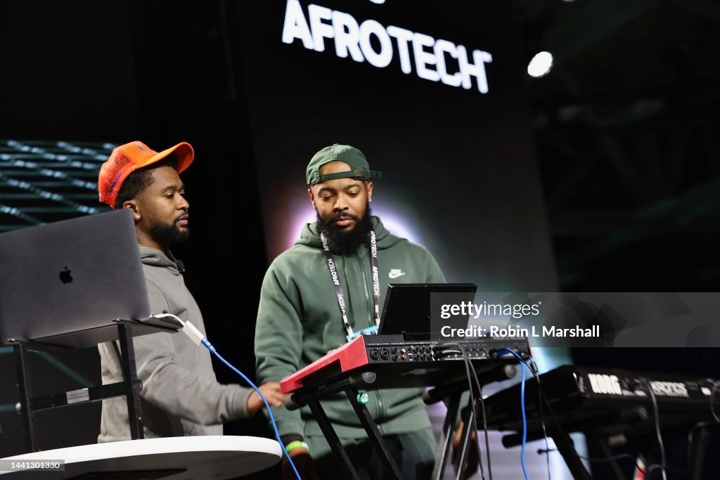 Zaytoven performs with attendee at AFROTECH Conference 2022 - Day One