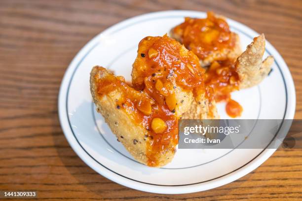 deep fried chicken wings with chilli sauce - garlic sauce stock pictures, royalty-free photos & images