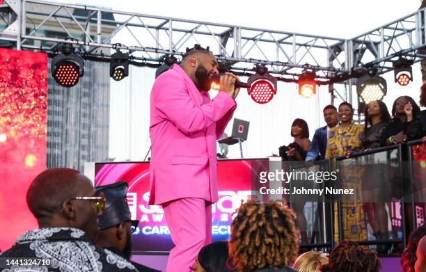 Performs onstage durin the 2022 Soul Train Awards presented by BET at the Orleans Arena on November 13, 2022 in Las Vegas, Nevada.