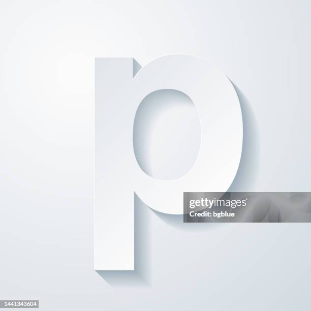 buchstabe p. symbol mit papierschnitteffekt auf leerem hintergrund - p stock-grafiken, -clipart, -cartoons und -symbole