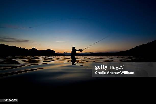 fly fishing lake waikaremoana - fly fishing fotografías e imágenes de stock