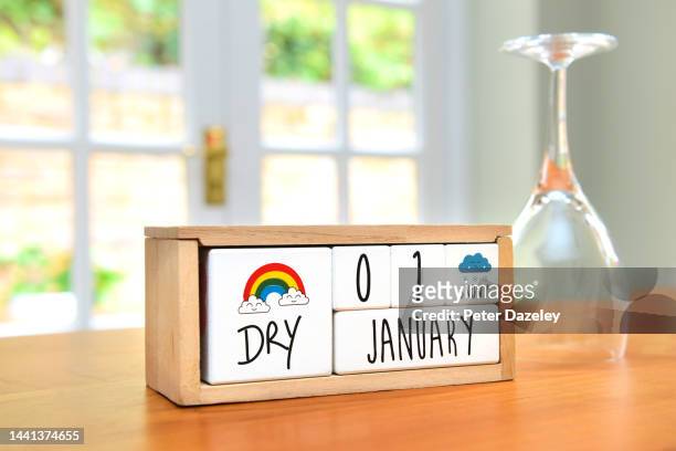 dry january - january stock-fotos und bilder