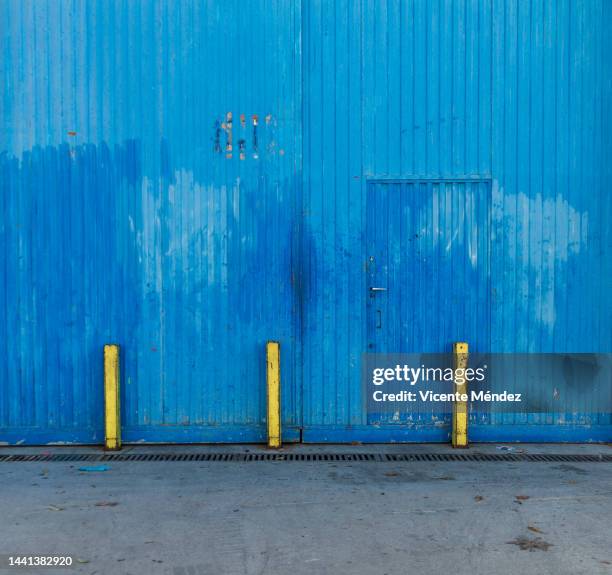 blue entrance to workshop - bollards foto e immagini stock