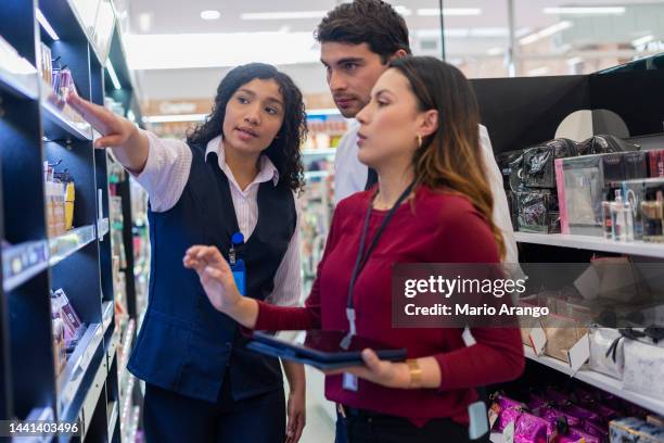 warehouse manager trains his employees while showing them around the warehouse - supermarket staff stock pictures, royalty-free photos & images