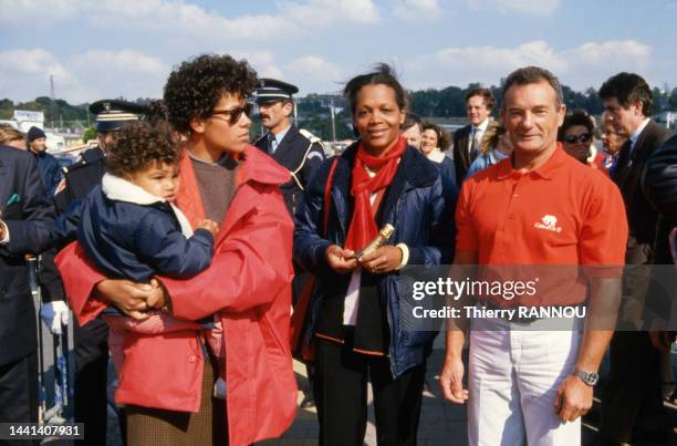 Eric Tabarly avec son épouse, Jacqueline, et leur fille Maris, le 19 septembre 1986.