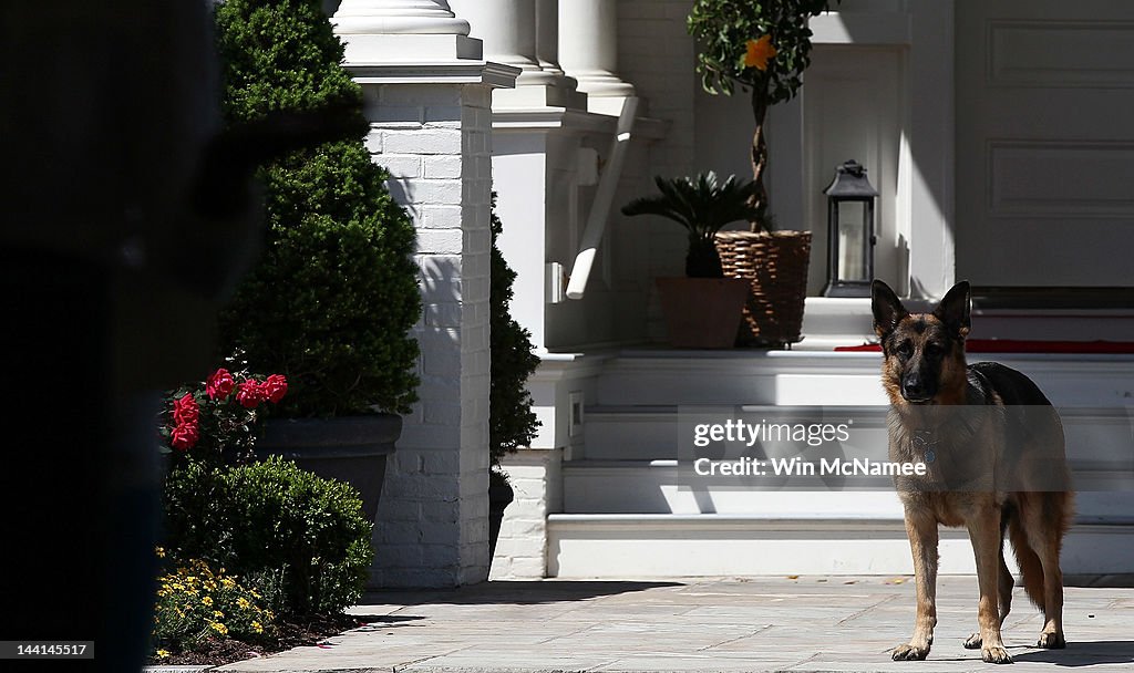 Michelle Obama And Jill Biden Assemble Gifts For Mothers Of Deployed Troops