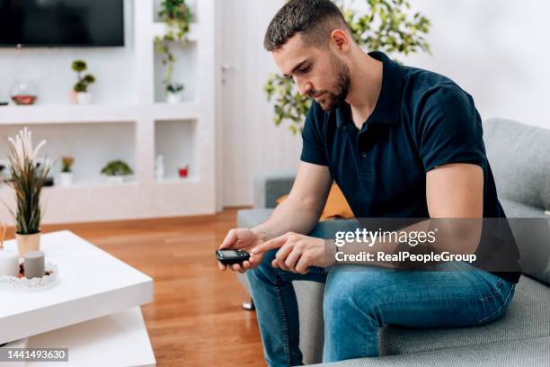 the daily life of a man with chronic illness - diabetes awareness stockfoto's en -beelden