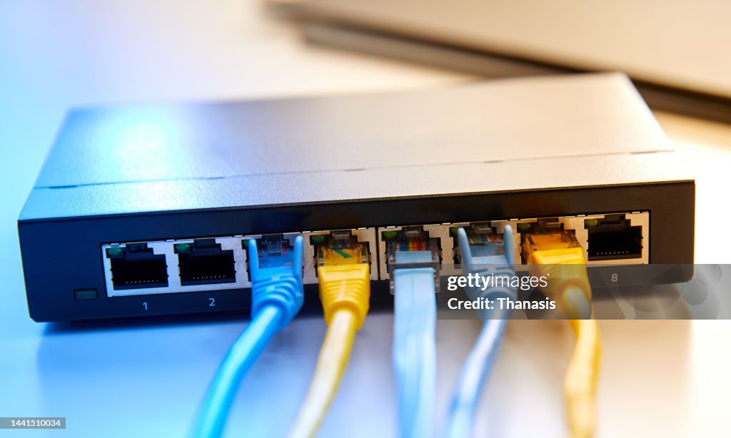Internet connection with the router via ethernet cables