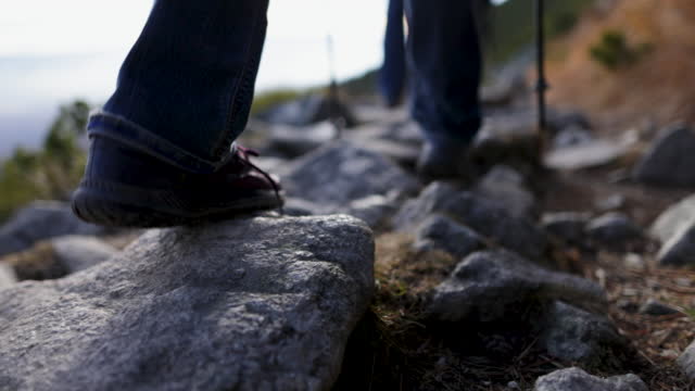 Preteen Feet点の映像素材／Bロール - Getty Images