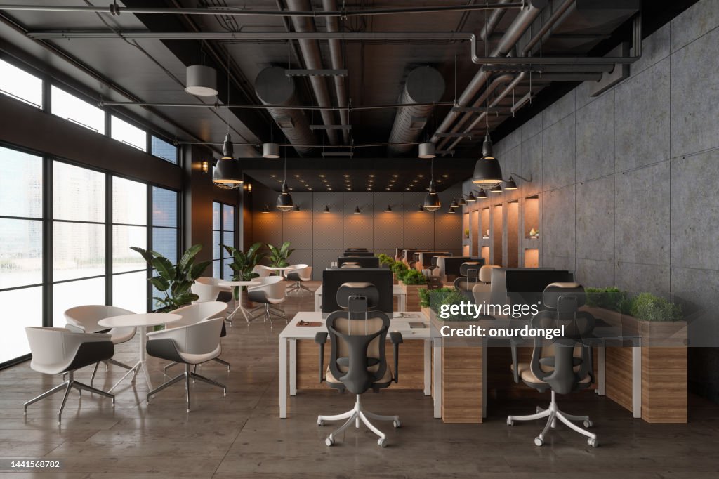 Interieur des umweltfreundlichen Großraumbüros mit Schreibtischen, Computern, Pflanzen und Wartebereich