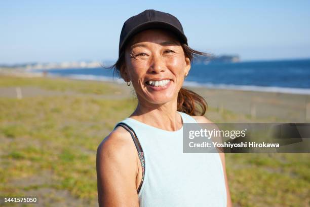 portrait of senior smiling for the camera - 茅ヶ崎市 fotografías e imágenes de stock