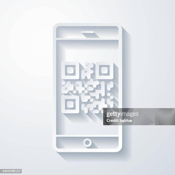 ilustraciones, imágenes clip art, dibujos animados e iconos de stock de smartphone con código qr. icono con efecto de corte de papel sobre fondo en blanco - qr-code-scan-icon